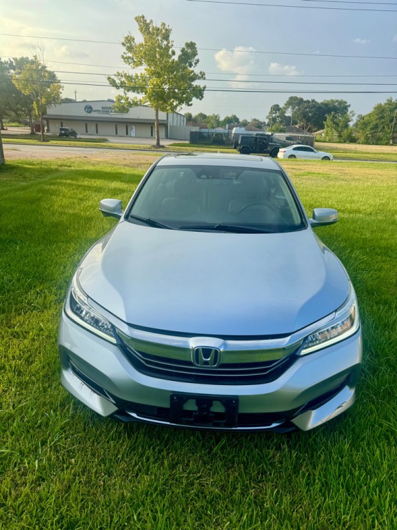 2017 Honda Accord Image 2