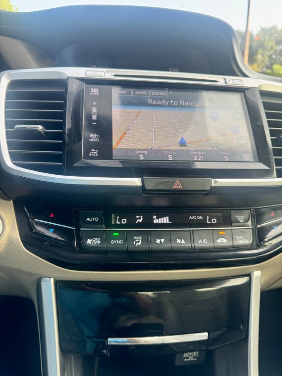 2017 Honda Accord Image 11