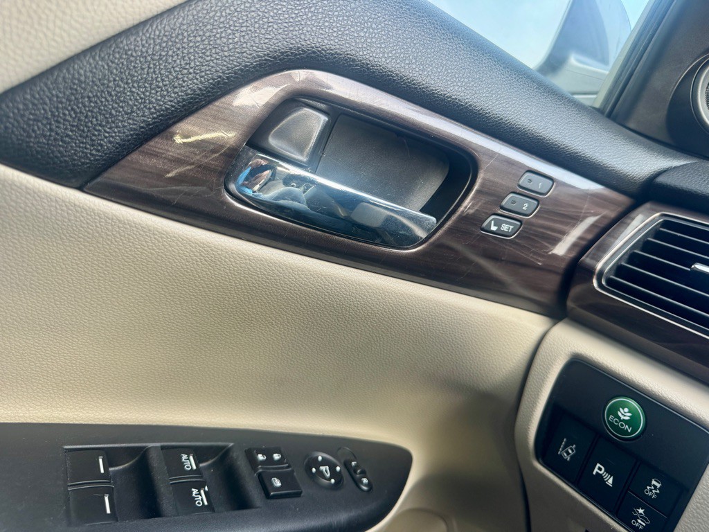 2017 Honda Accord Image 16