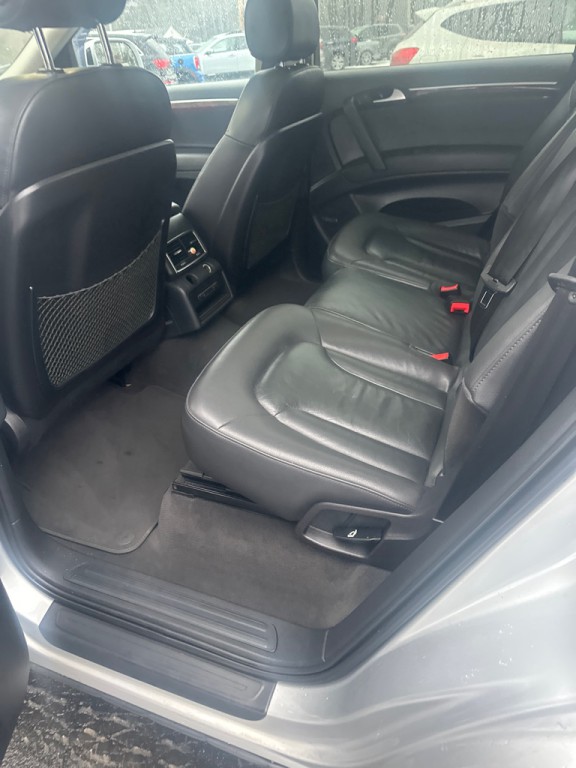 2015 Audi Q7 Image 11