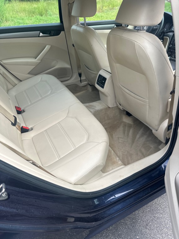 2015 Volkswagen Passat Image 12