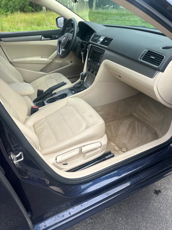 2015 Volkswagen Passat Image 13