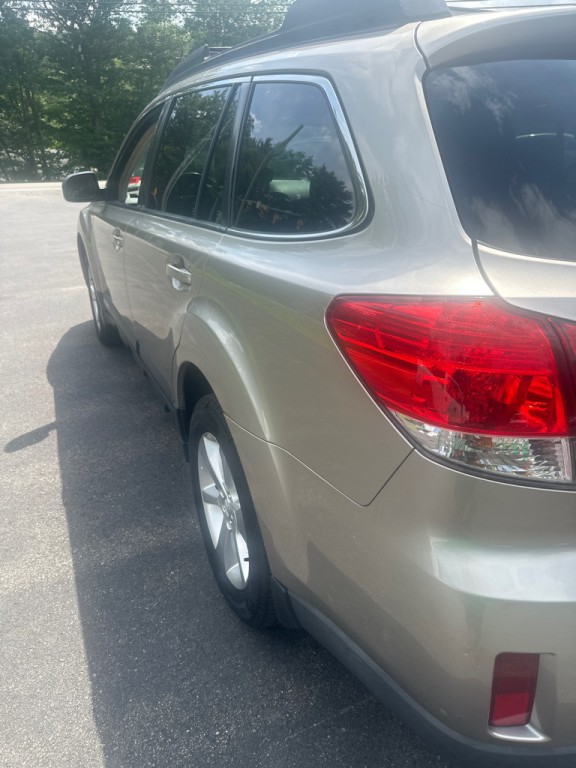 2014 Subaru Outback Image 8