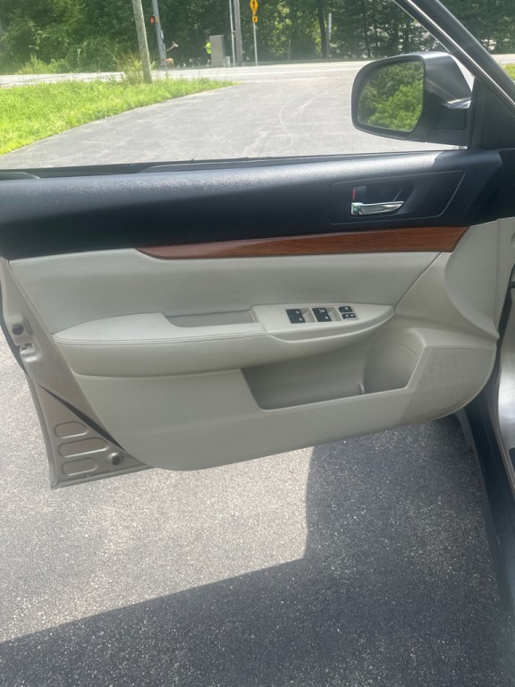 2014 Subaru Outback Image 11