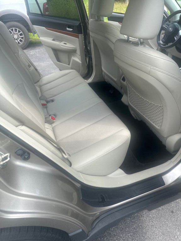 2014 Subaru Outback Image 17