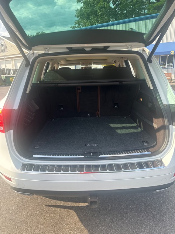 2014 Volkswagen Touareg Image 9