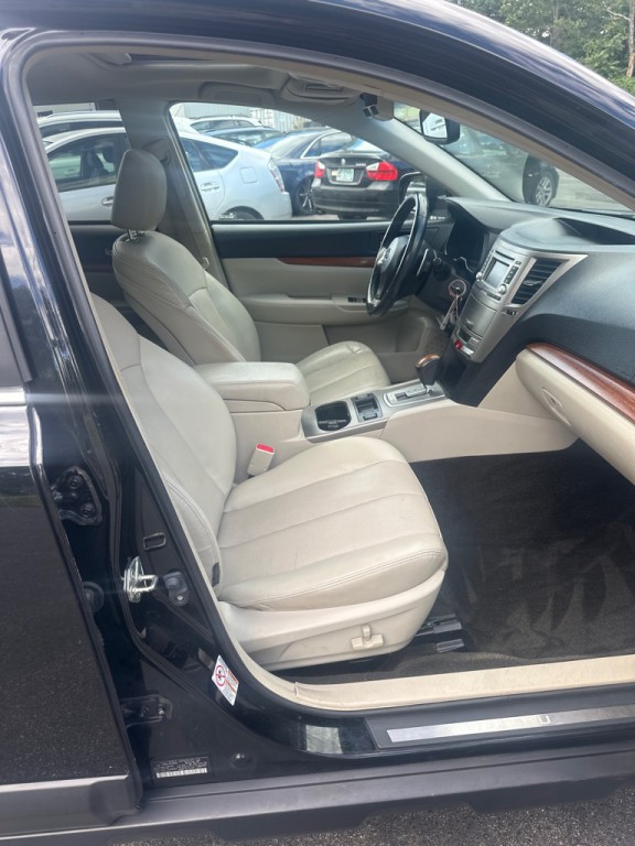 2014 Subaru Outback Image 17
