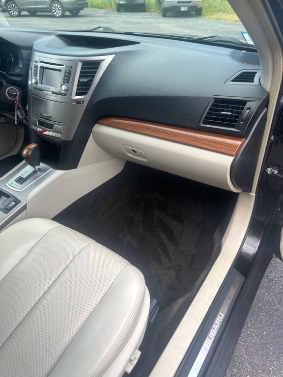 2014 Subaru Outback Image 18