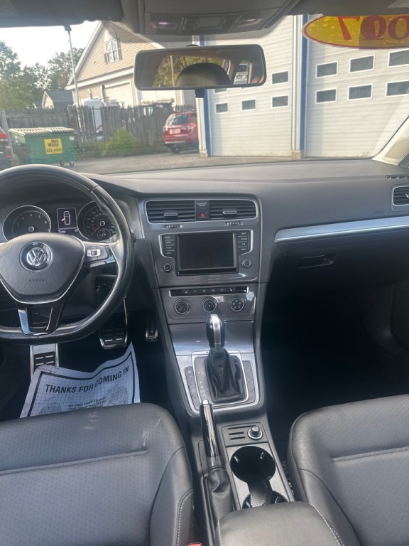 2017 Volkswagen Golf Image 12