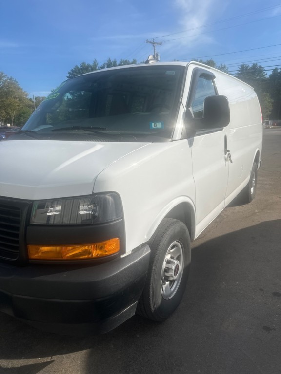 2022 GMC Savana Image 2