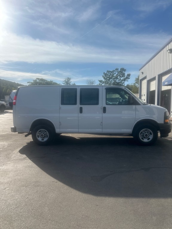 2022 GMC Savana Image 5
