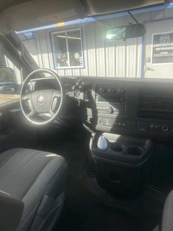 2022 GMC Savana Image 11