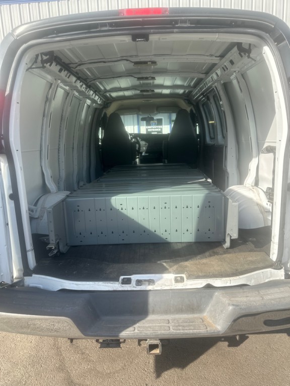 2022 GMC Savana Image 12