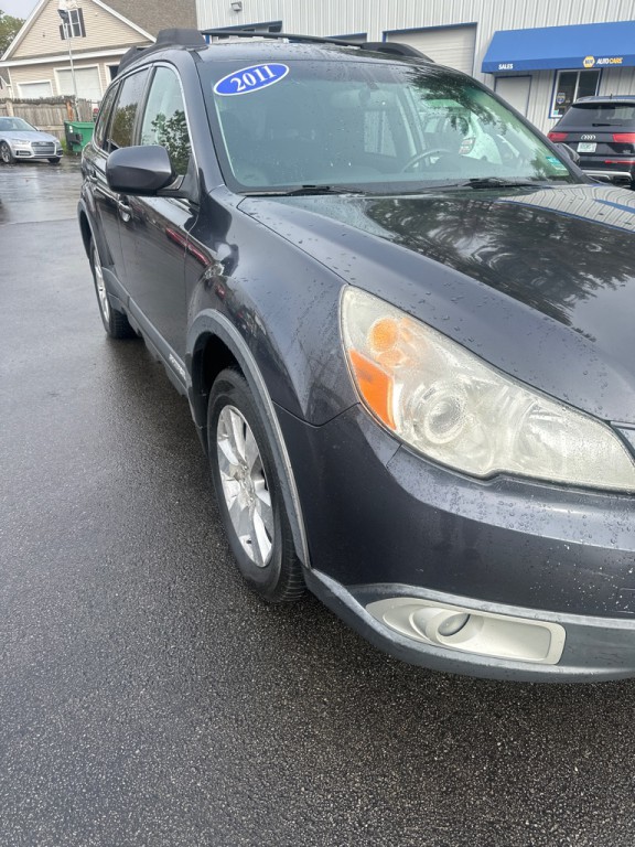 2011 Subaru Outback Image 5