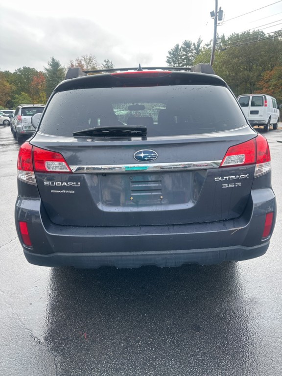 2011 Subaru Outback Image 8