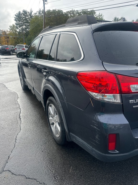 2011 Subaru Outback Image 9