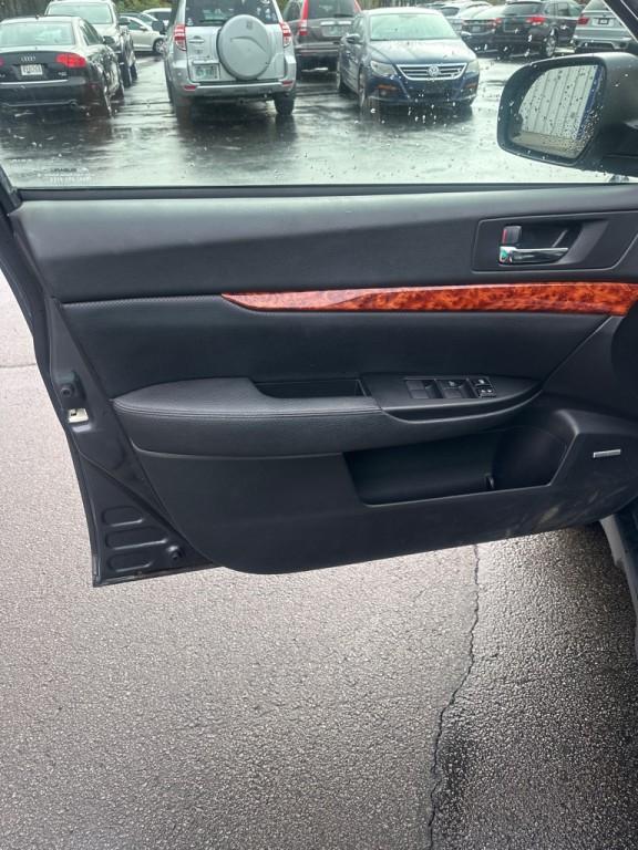 2011 Subaru Outback Image 11