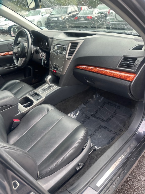 2011 Subaru Outback Image 14
