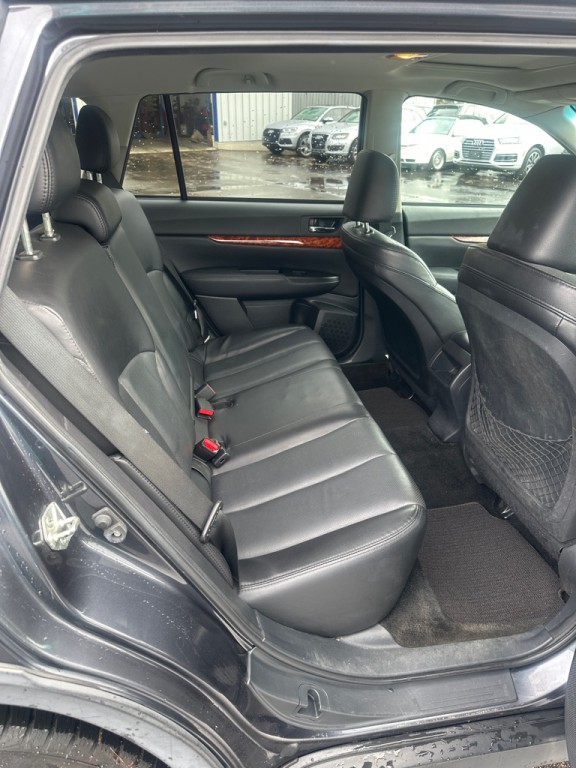 2011 Subaru Outback Image 15