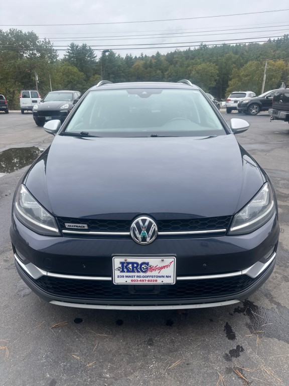 2017 Volkswagen Golf Image 2