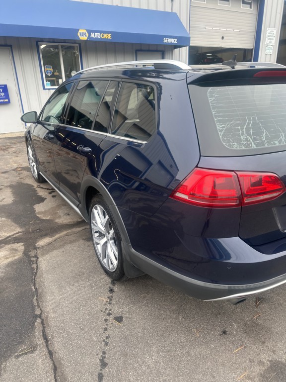 2017 Volkswagen Golf Image 9