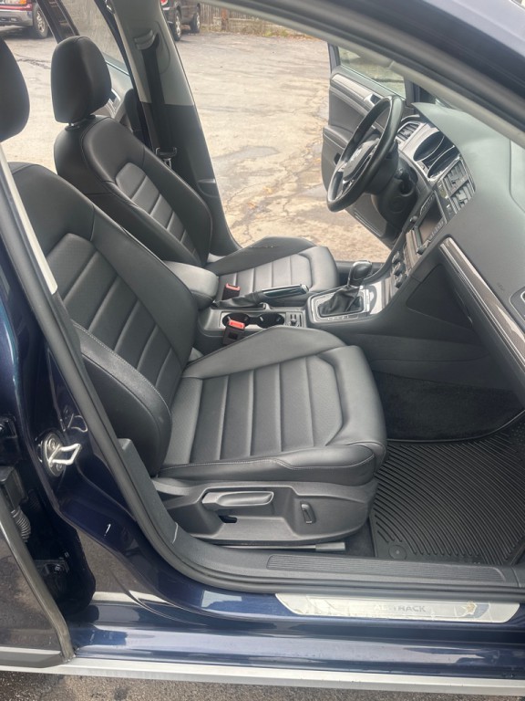 2017 Volkswagen Golf Image 18