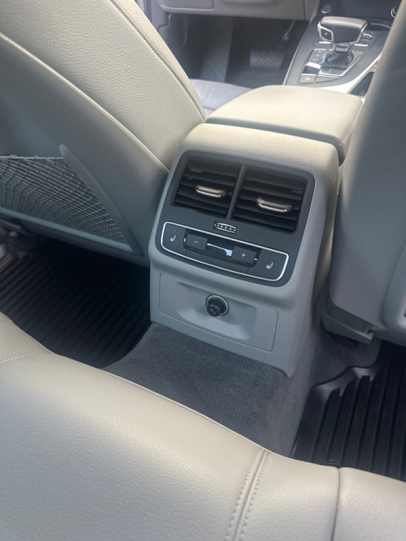 2017 Audi A4 Image 18