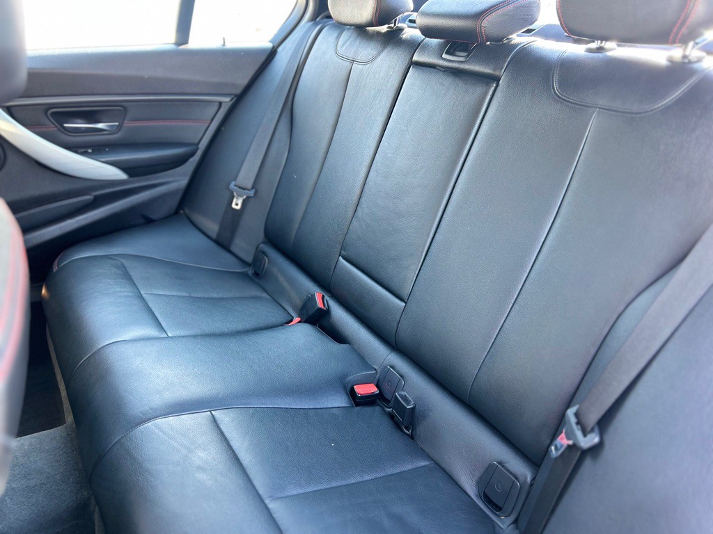 2015 BMW 3 Series Image 21