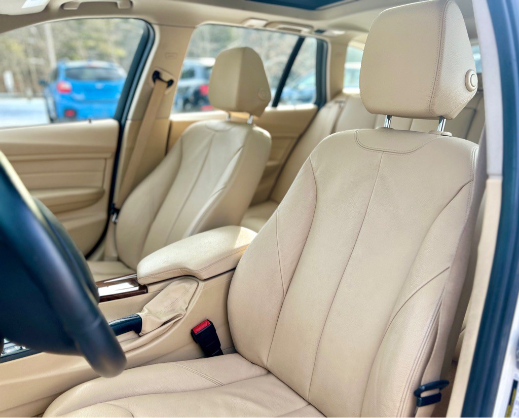 2014 BMW 3 Series Image 9