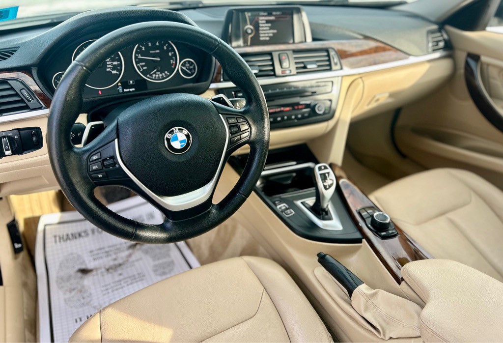 2014 BMW 3 Series Image 10