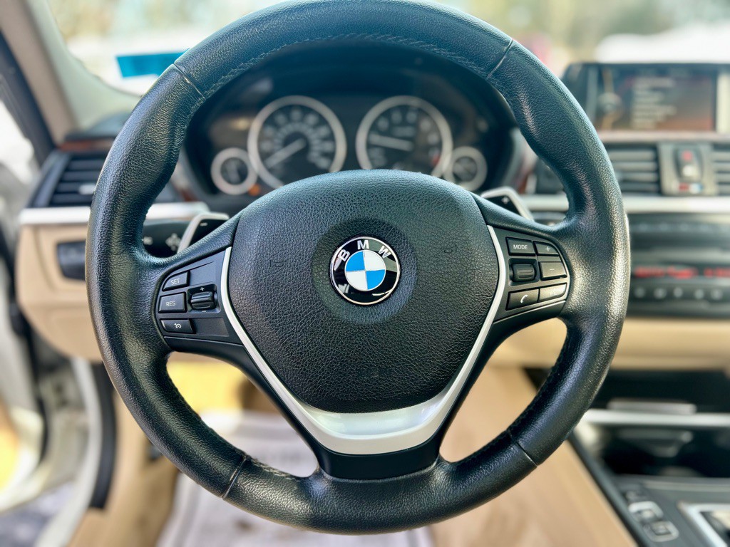 2014 BMW 3 Series Image 12