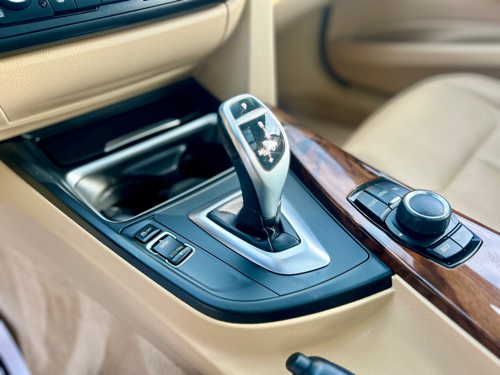 2014 BMW 3 Series Image 16