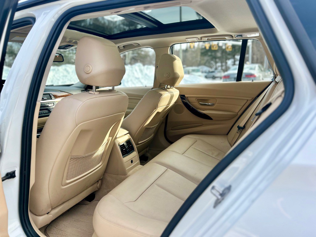 2014 BMW 3 Series Image 19