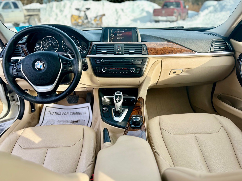 2014 BMW 3 Series Image 22