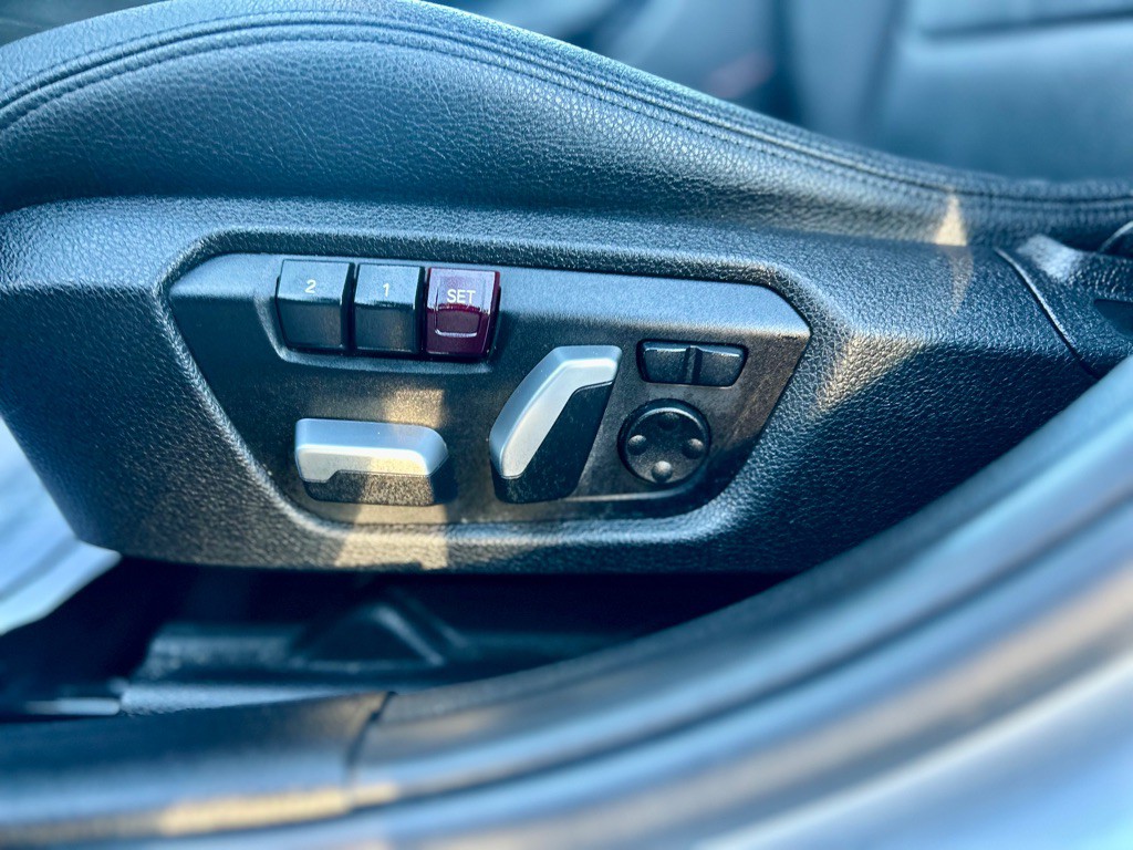 2018 BMW 3 Series Image 12