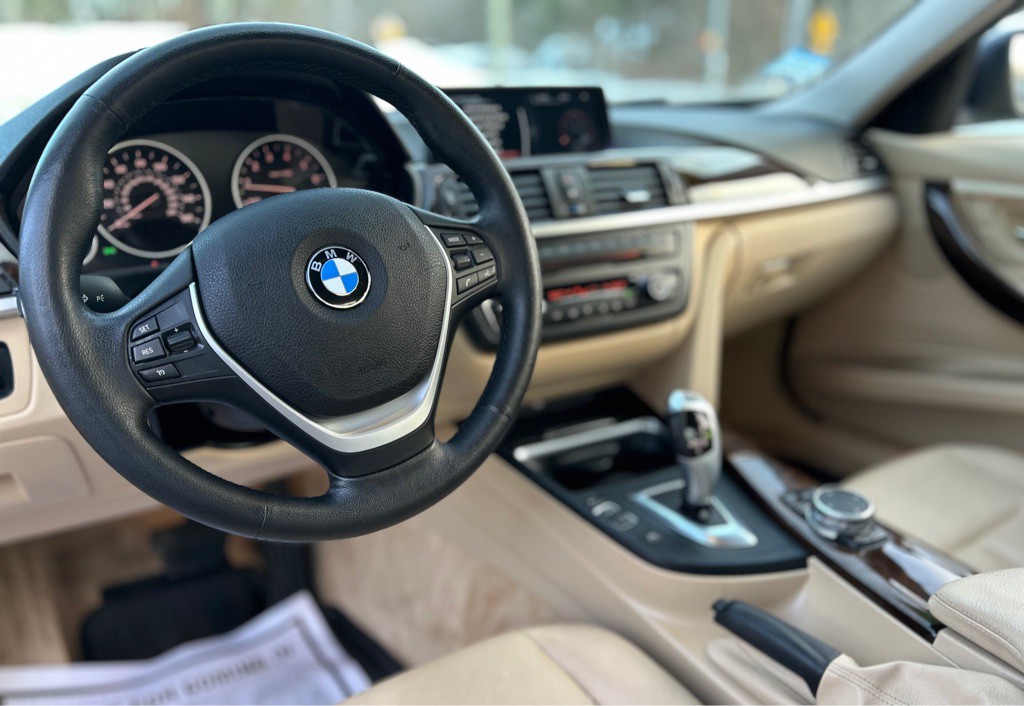 2015 BMW 3 Series Image 10