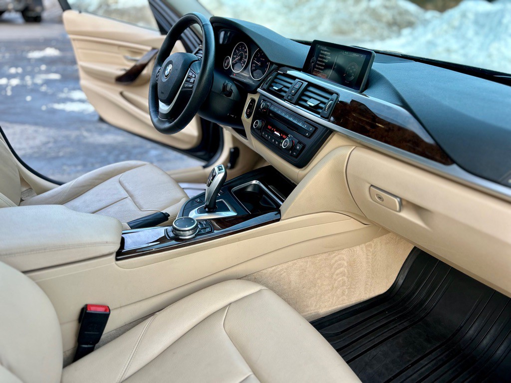 2015 BMW 3 Series Image 11