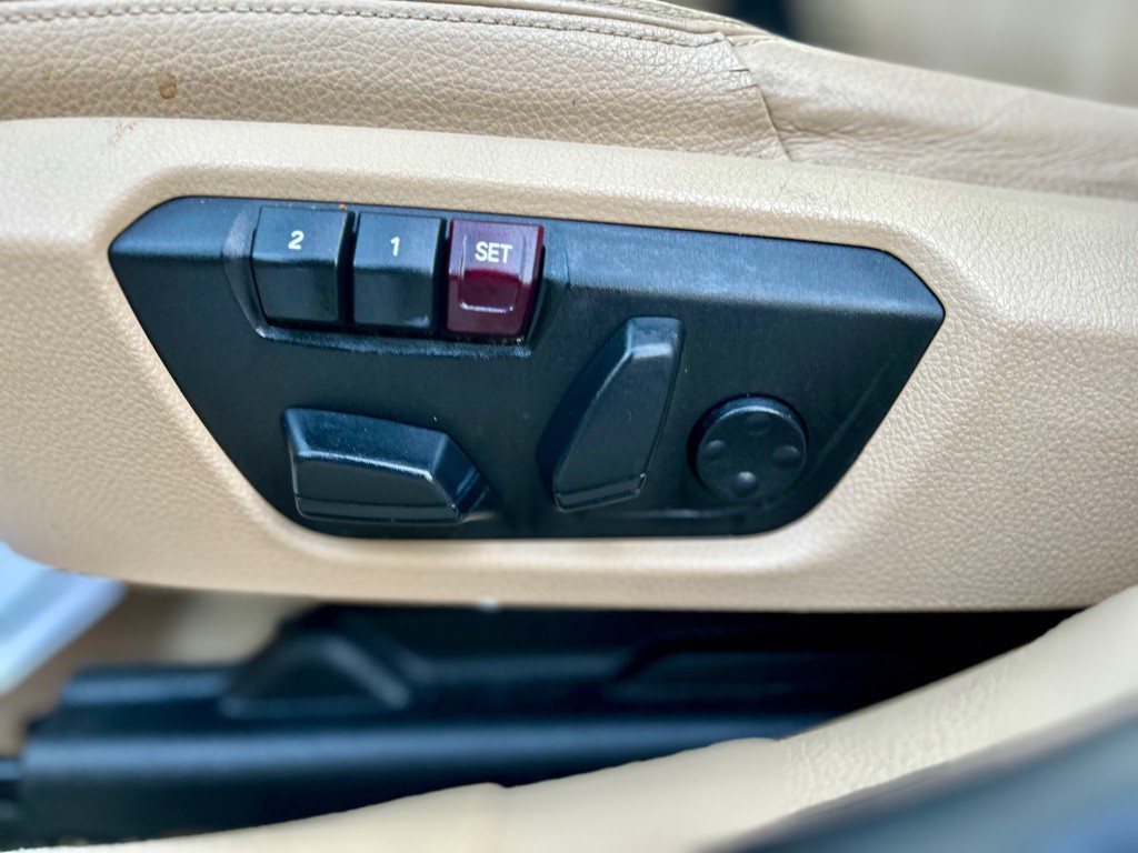 2015 BMW 3 Series Image 12