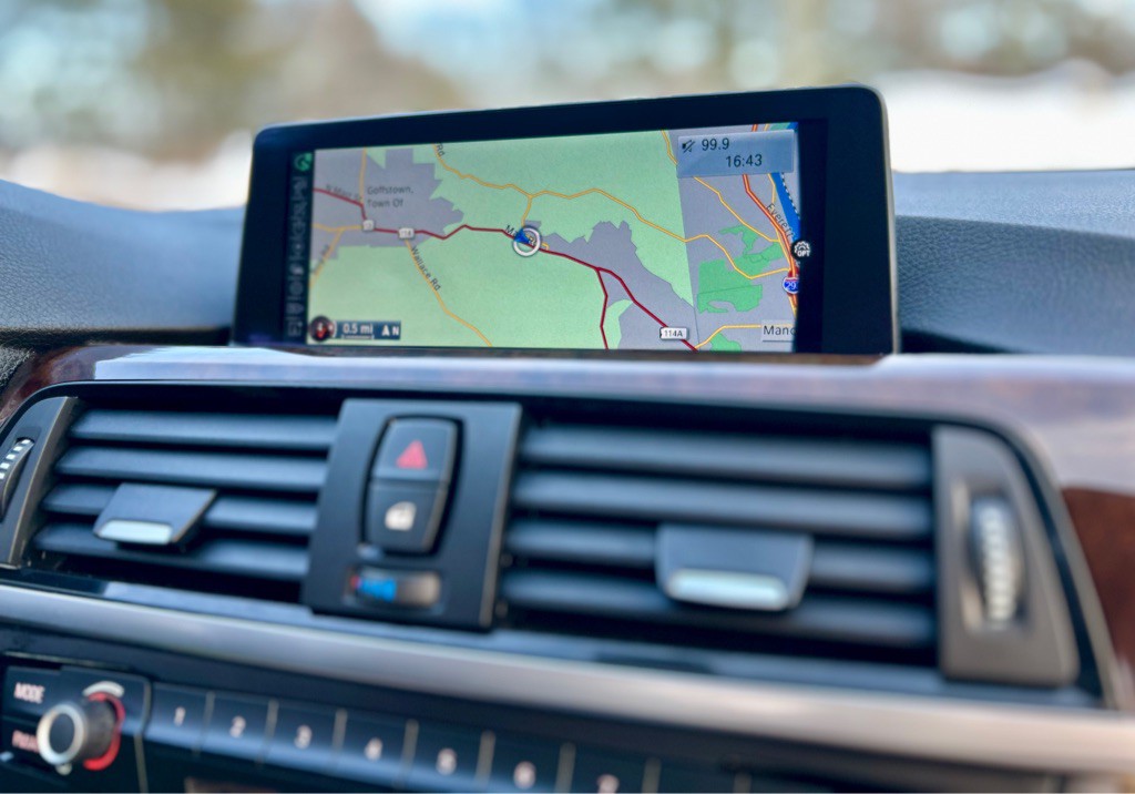 2015 BMW 3 Series Image 17