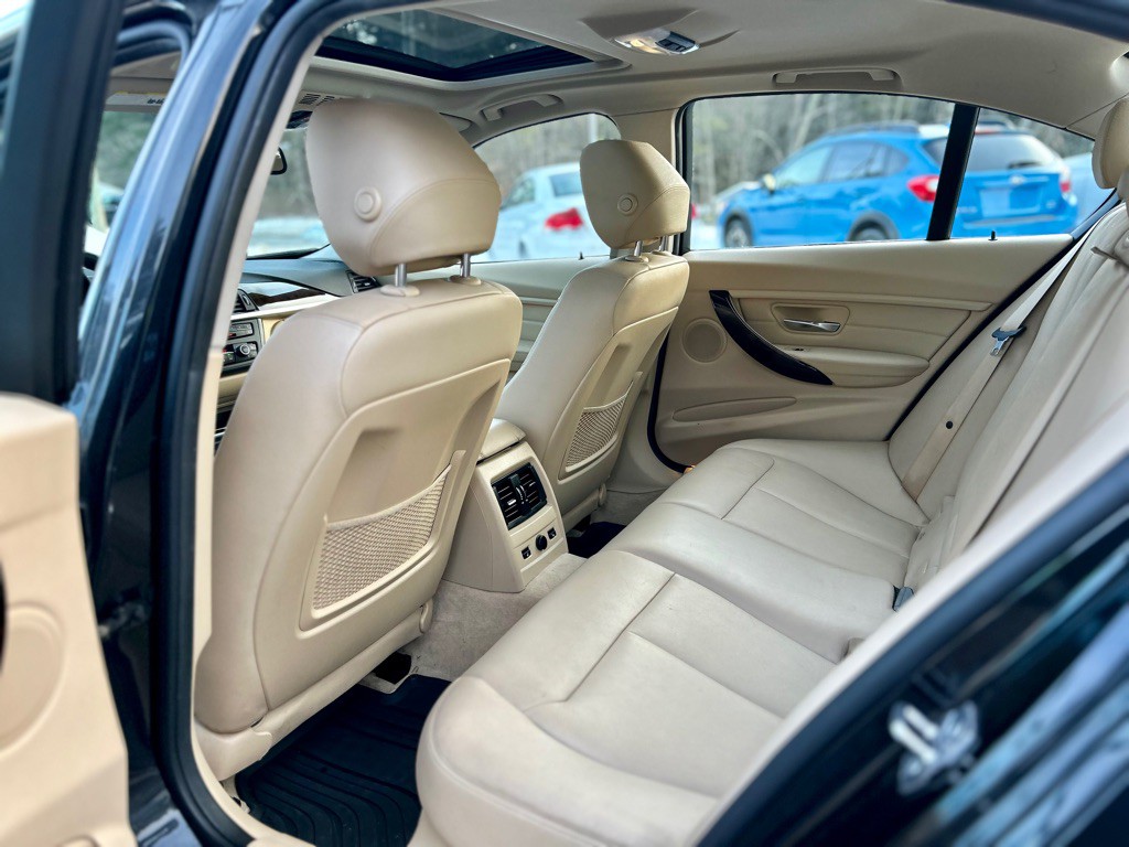 2015 BMW 3 Series Image 21