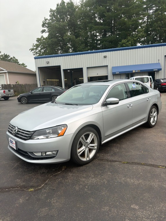 2014 Volkswagen Passat Image 1