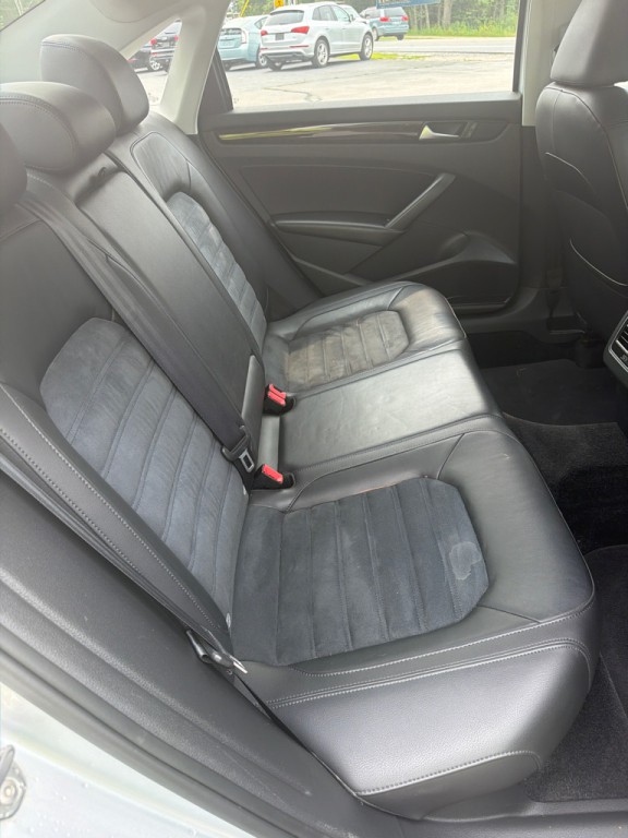 2014 Volkswagen Passat Image 16