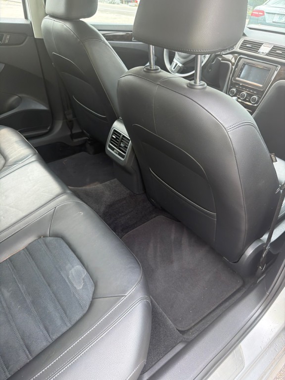 2014 Volkswagen Passat Image 17