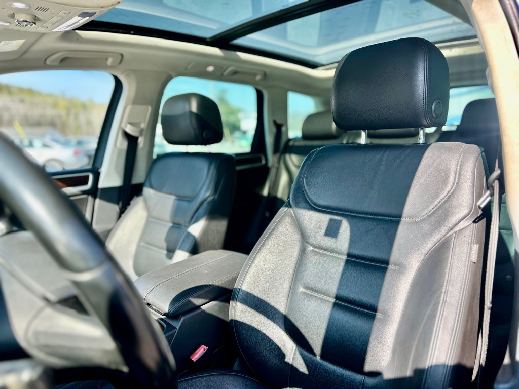 2015 Volkswagen Touareg Image 9