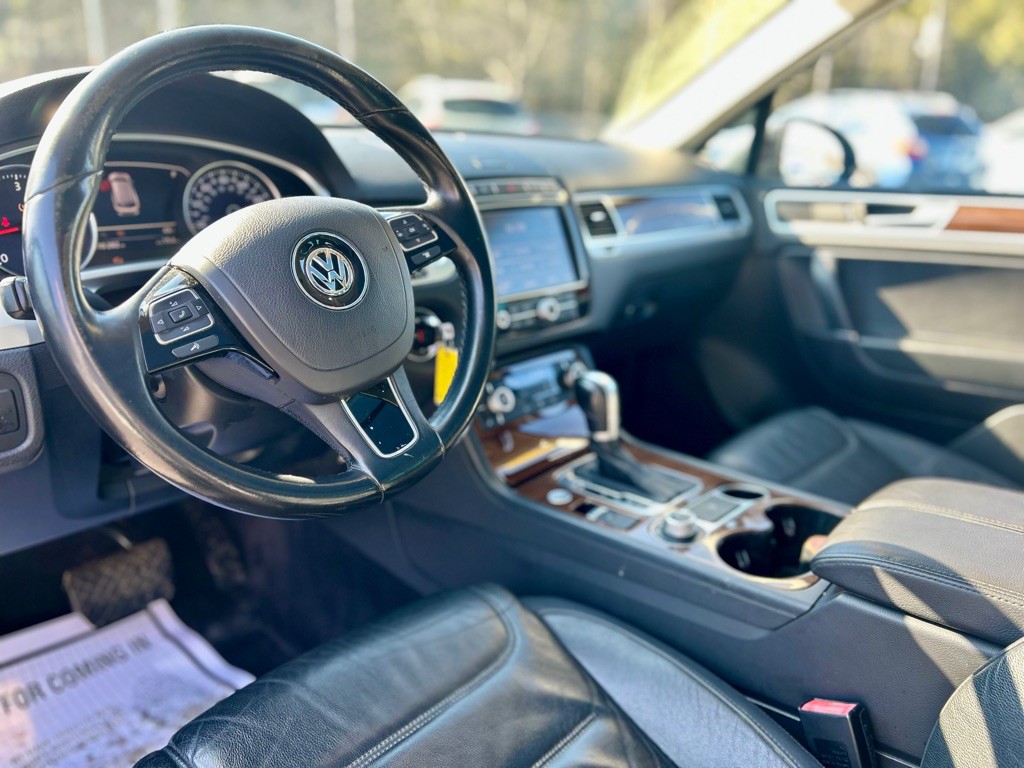 2015 Volkswagen Touareg Image 10