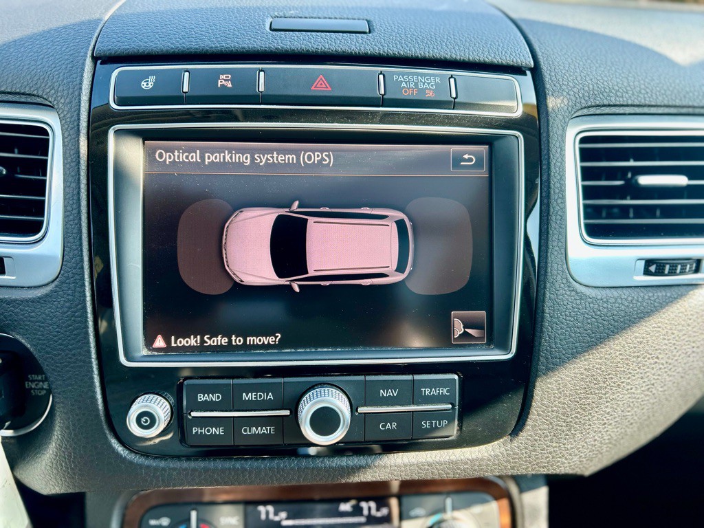 2015 Volkswagen Touareg Image 12