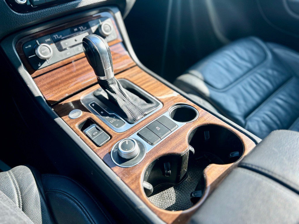 2015 Volkswagen Touareg Image 14