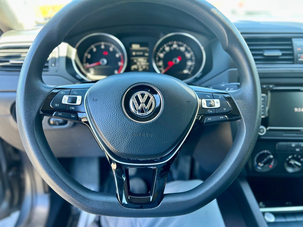 2015 Volkswagen Jetta Image 12