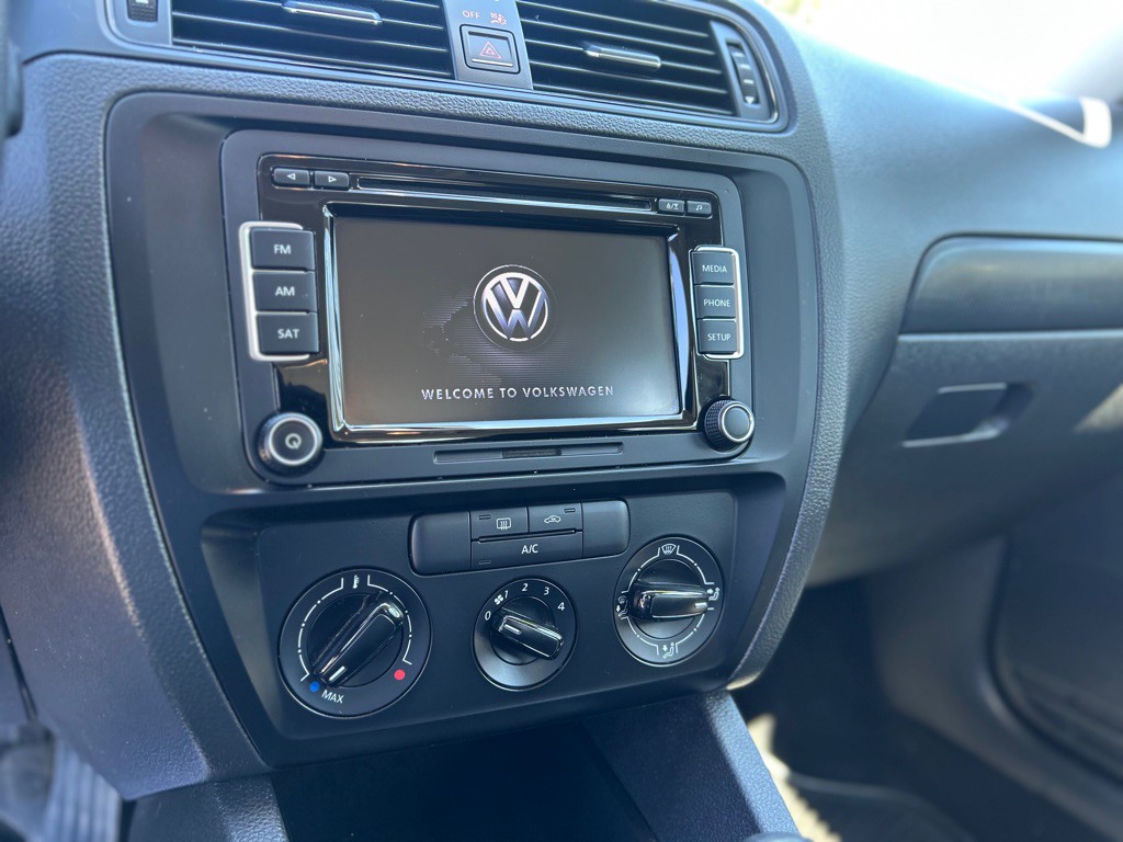 2015 Volkswagen Jetta Image 14
