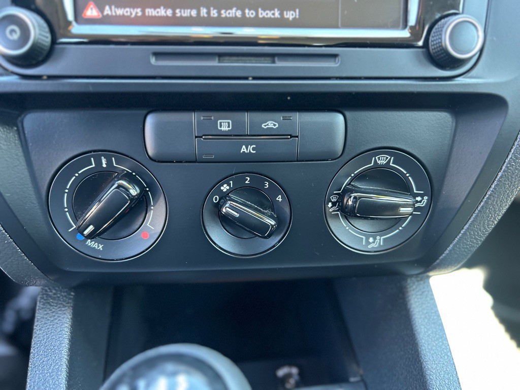 2015 Volkswagen Jetta Image 16